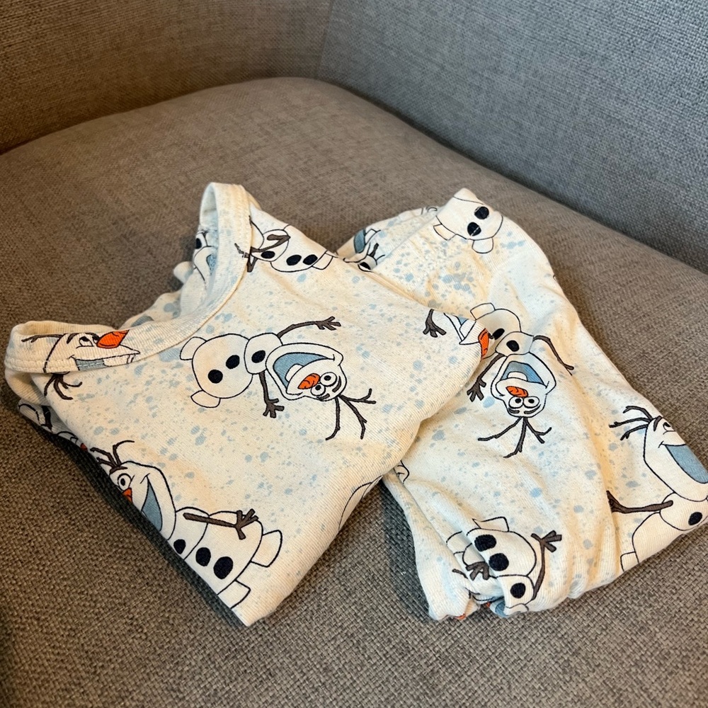 Baby Gap Disney Frozen Olaf Christmas pajamas 12-18 mos